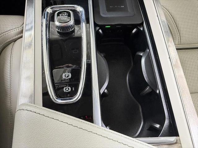 2023 Volvo XC60 B5 Ultimate Bright Theme