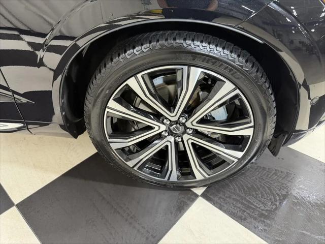 2023 Volvo XC60 B5 Ultimate Bright Theme