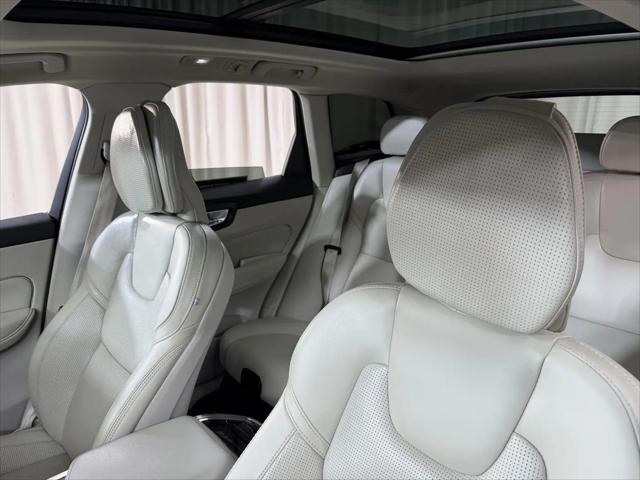 2023 Volvo XC60 B5 Ultimate Bright Theme