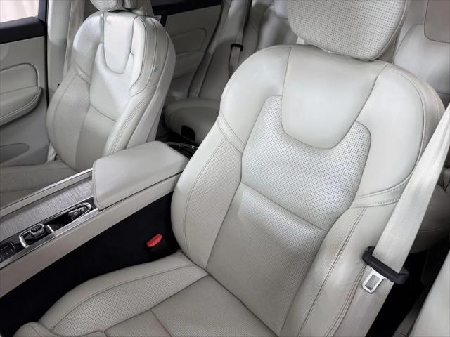 2023 Volvo XC60 B5 Ultimate Bright Theme