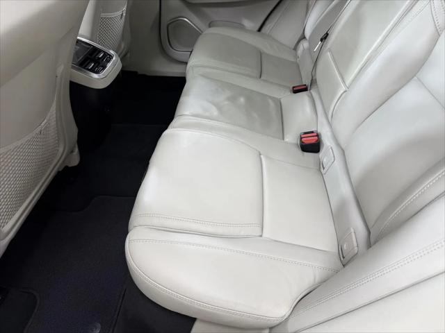 2023 Volvo XC60 B5 Ultimate Bright Theme