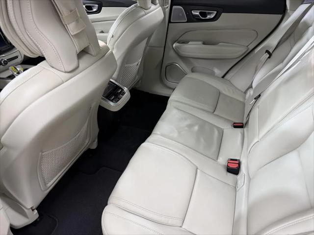 2023 Volvo XC60 B5 Ultimate Bright Theme