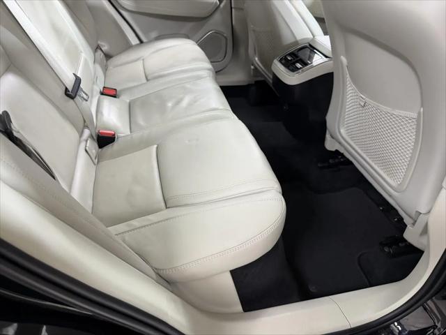 2023 Volvo XC60 B5 Ultimate Bright Theme