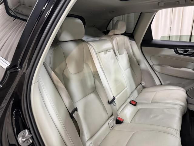 2023 Volvo XC60 B5 Ultimate Bright Theme