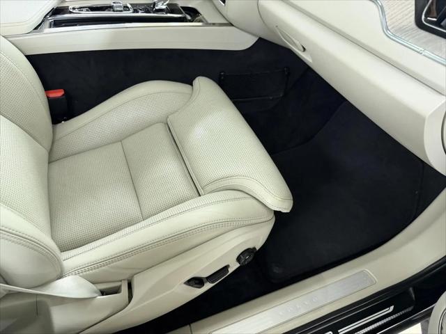2023 Volvo XC60 B5 Ultimate Bright Theme