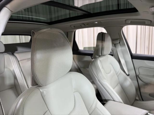 2023 Volvo XC60 B5 Ultimate Bright Theme