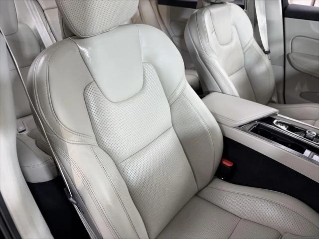 2023 Volvo XC60 B5 Ultimate Bright Theme