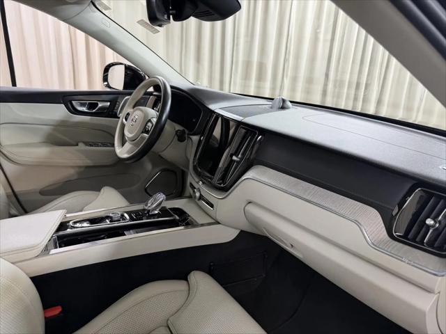 2023 Volvo XC60 B5 Ultimate Bright Theme