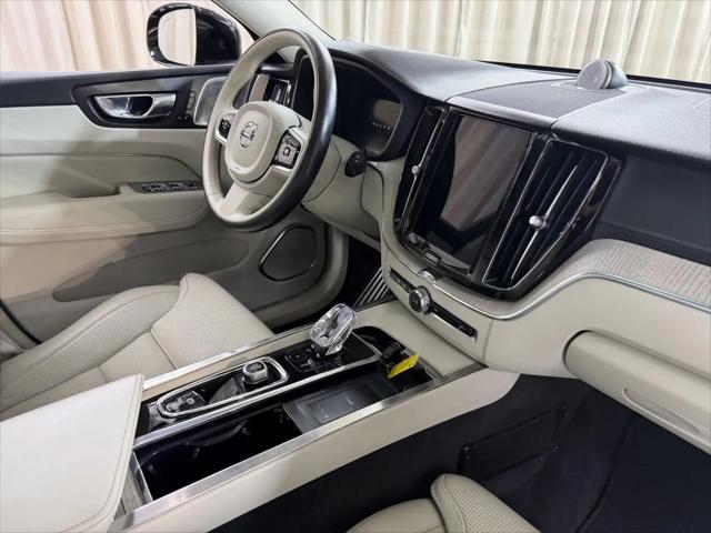 2023 Volvo XC60 B5 Ultimate Bright Theme
