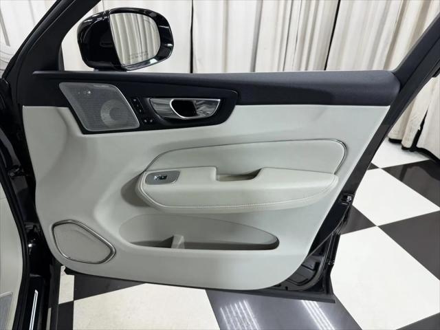 2023 Volvo XC60 B5 Ultimate Bright Theme