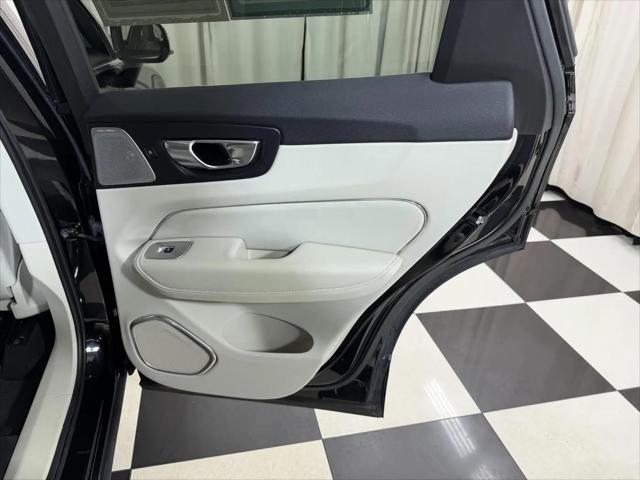 2023 Volvo XC60 B5 Ultimate Bright Theme