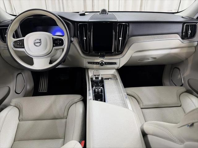 2023 Volvo XC60 B5 Ultimate Bright Theme