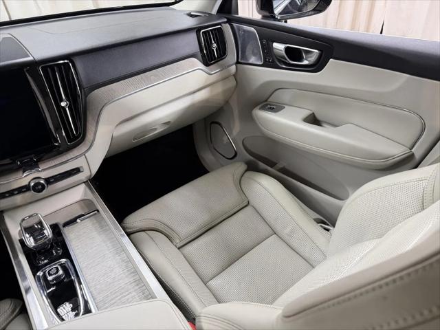 2023 Volvo XC60 B5 Ultimate Bright Theme