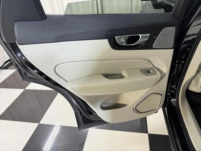 2023 Volvo XC60 B5 Ultimate Bright Theme