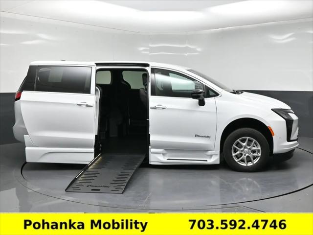 2027 Chrysler Pacifica Select
