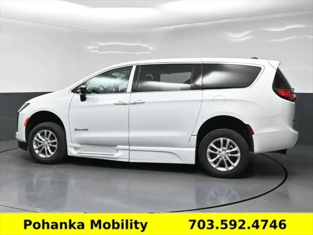 2027 Chrysler Pacifica Select