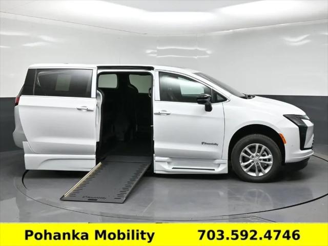 2027 Chrysler Pacifica Select