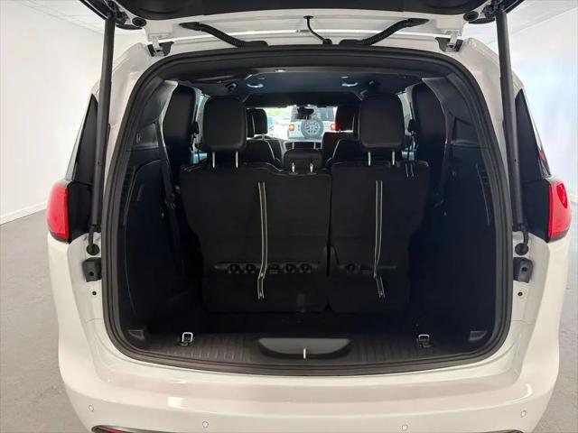 2027 Chrysler Pacifica LX