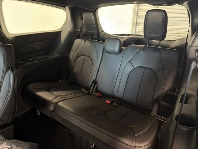 2027 Chrysler Pacifica LX