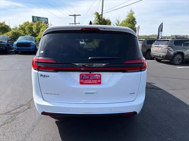 2027 Chrysler Pacifica Select AWD