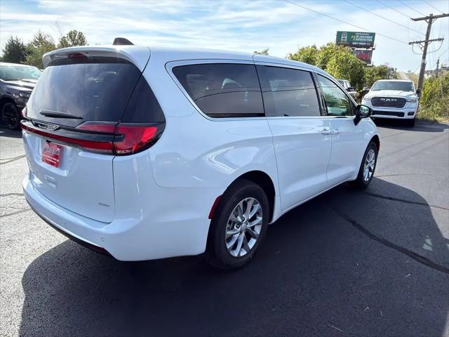 2027 Chrysler Pacifica Select AWD