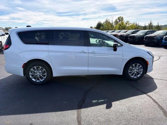 2027 Chrysler Pacifica Select AWD