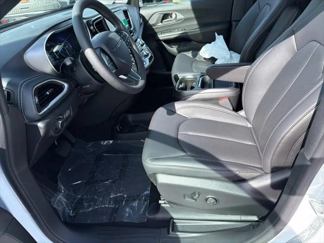 2027 Chrysler Pacifica Select AWD