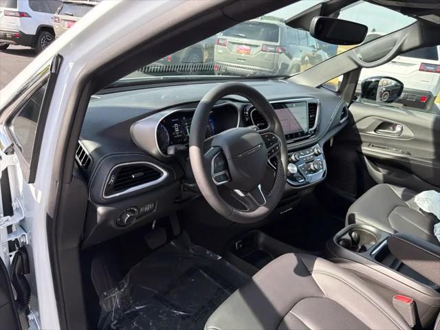 2027 Chrysler Pacifica Select AWD