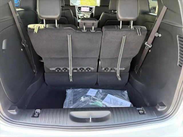 2027 Chrysler Pacifica Select AWD