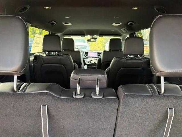 2027 Chrysler Pacifica Select AWD