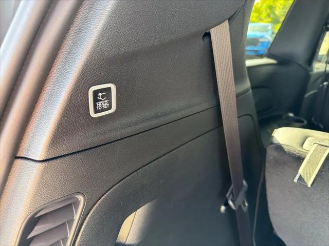 2027 Chrysler Pacifica Select AWD