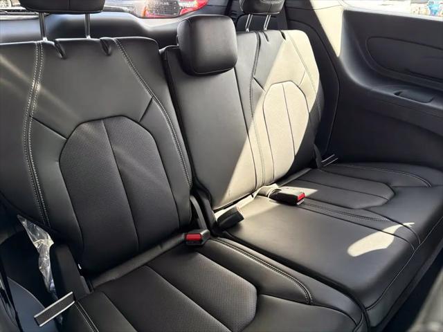 2027 Chrysler Pacifica Select AWD