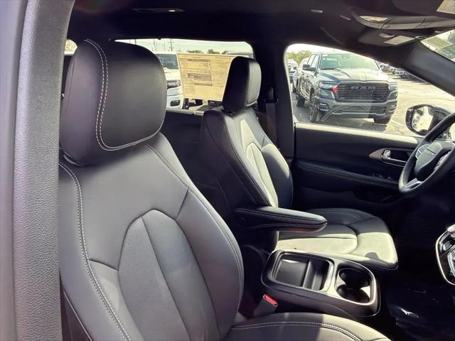 2027 Chrysler Pacifica Select AWD