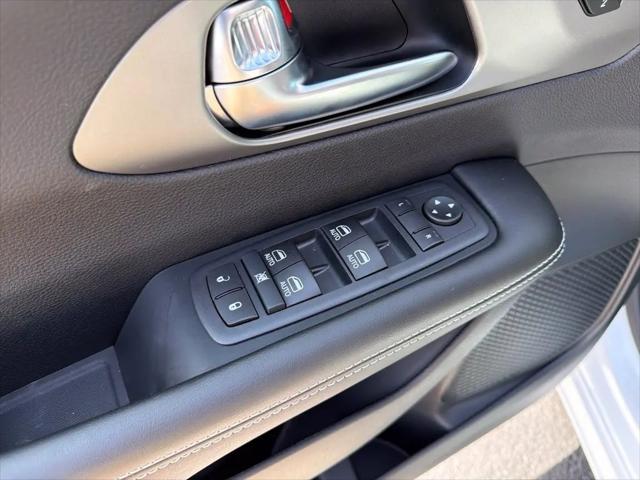 2027 Chrysler Pacifica Select AWD