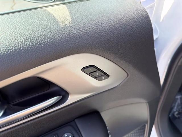 2027 Chrysler Pacifica Select AWD