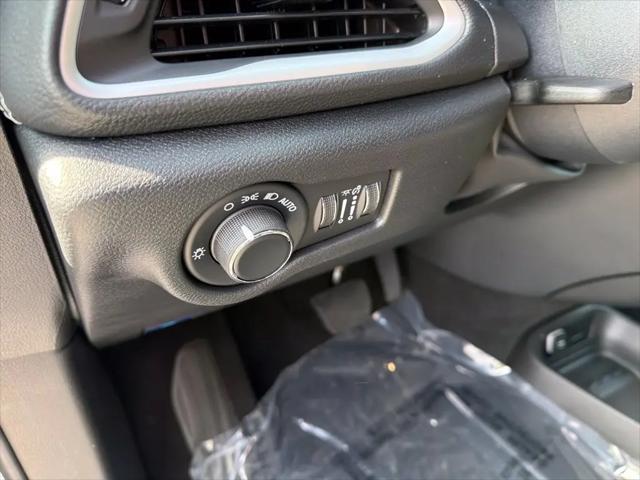2027 Chrysler Pacifica Select AWD