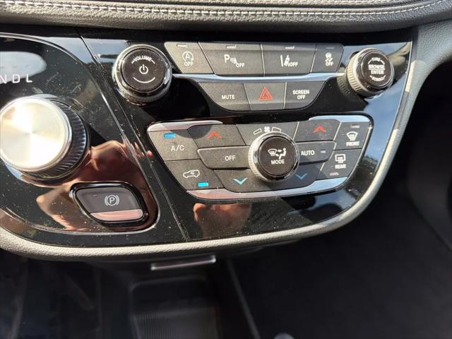 2027 Chrysler Pacifica Select AWD