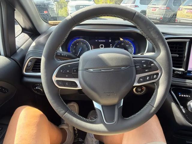 2027 Chrysler Pacifica Select AWD