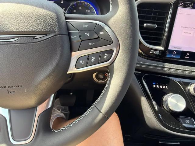 2027 Chrysler Pacifica Select AWD