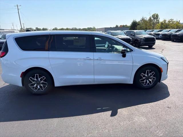 2027 Chrysler Pacifica Limited