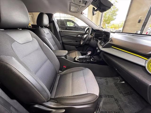 2025 Chevrolet Trax FWD LT