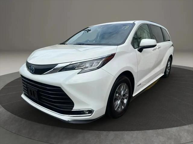 2021 Toyota Sienna XLE for sale in Garfield, NJ