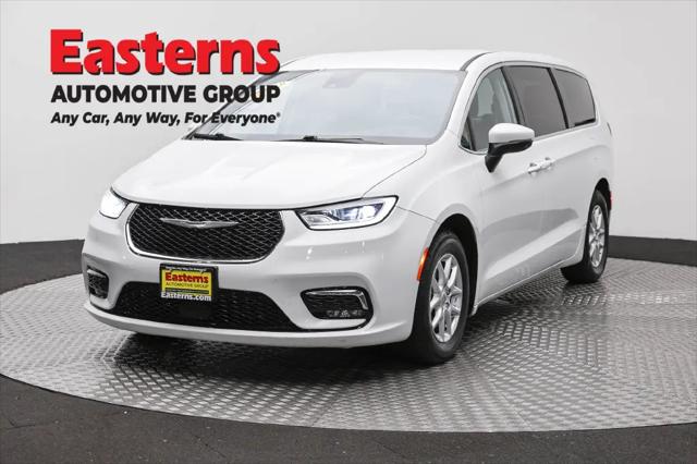 2023 Chrysler Pacifica Touring L for sale in Sterling, VA