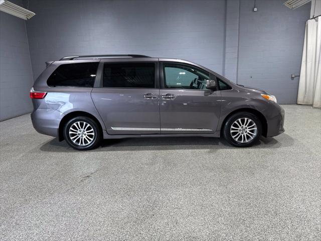 2020 Toyota Sienna XLE