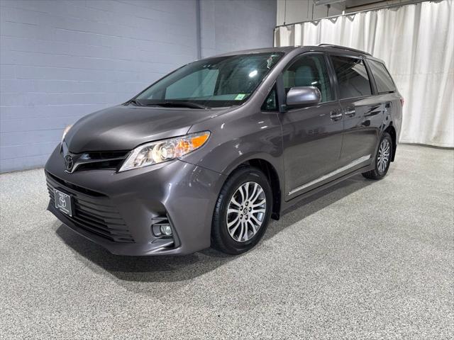 2020 Toyota Sienna XLE
