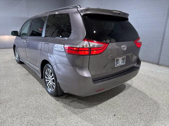 2020 Toyota Sienna XLE