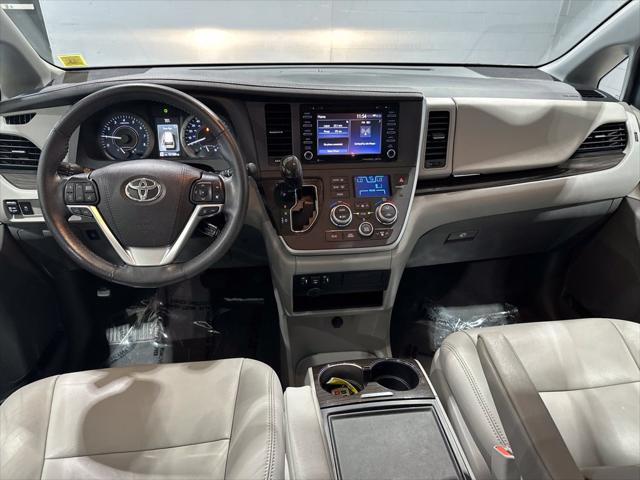 2020 Toyota Sienna XLE