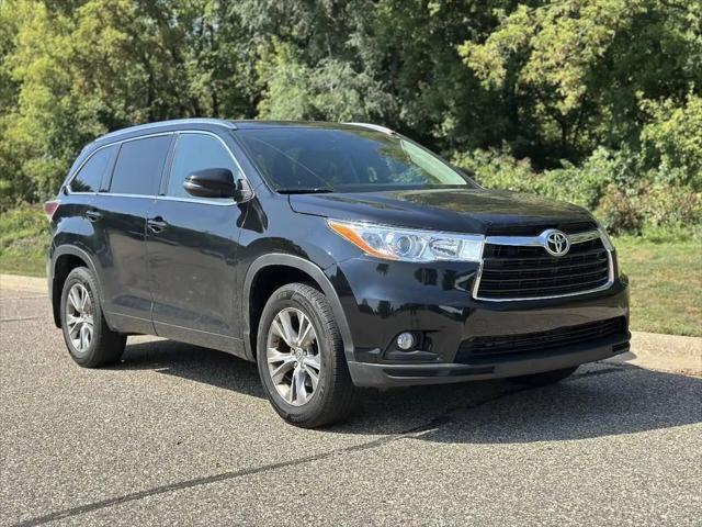 2014 Toyota Highlander XLE V6 for sale in Farmington, MN