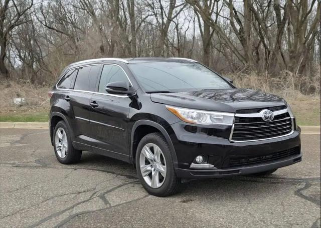 2015 Toyota Highlander Limited V6 for sale in Farmington, MN