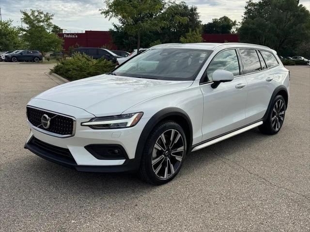 2025 Volvo V60 Cross Country Ultra, B5 AWD Gas mild hybrid for sale in Madison, WI